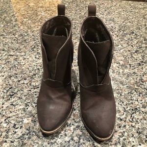 Brown leather ankle boots size 7.5
